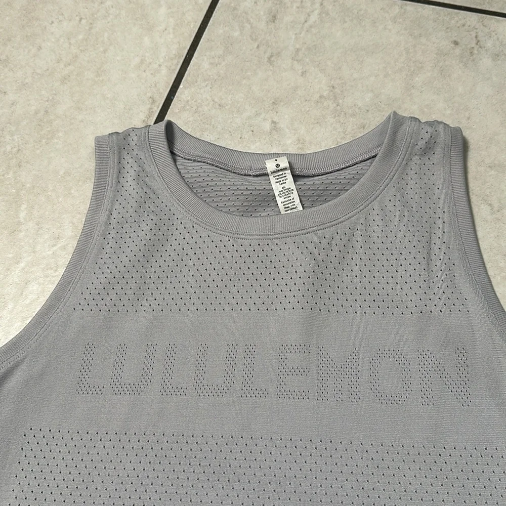 Lululemon Breeze By Muscle Crop‎ Tank *lululemon Silver Lilac